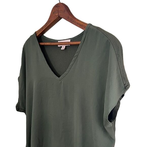 Philosophy Asymmetrical Hem Lightweight Top - Picture 3 of 9